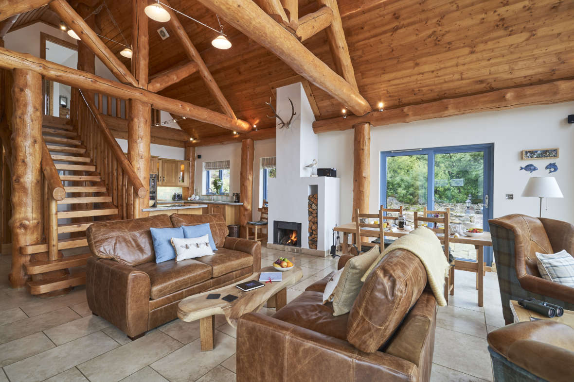 The lounge at Brightwater Lodge