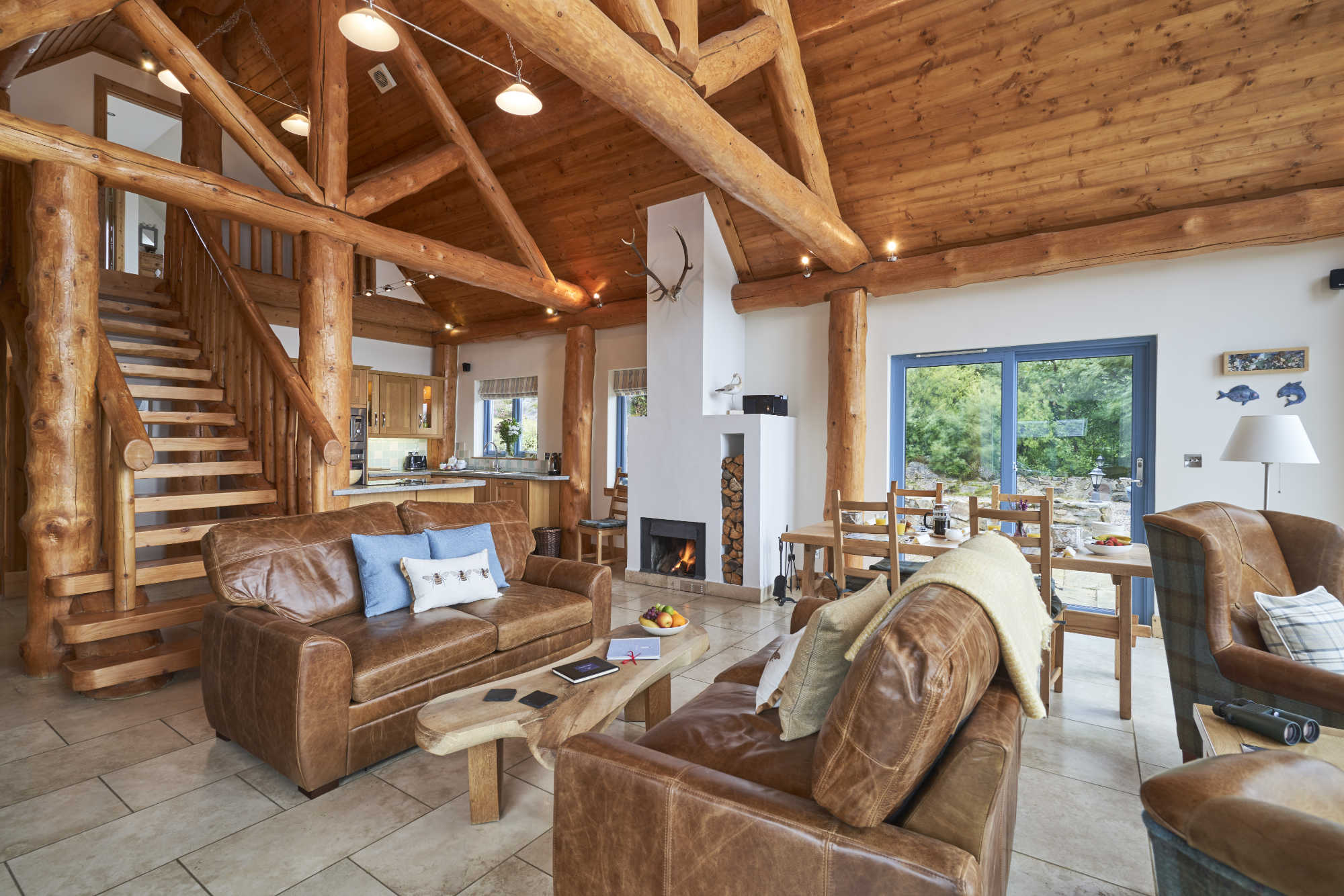The lounge at Brightwater Lodge